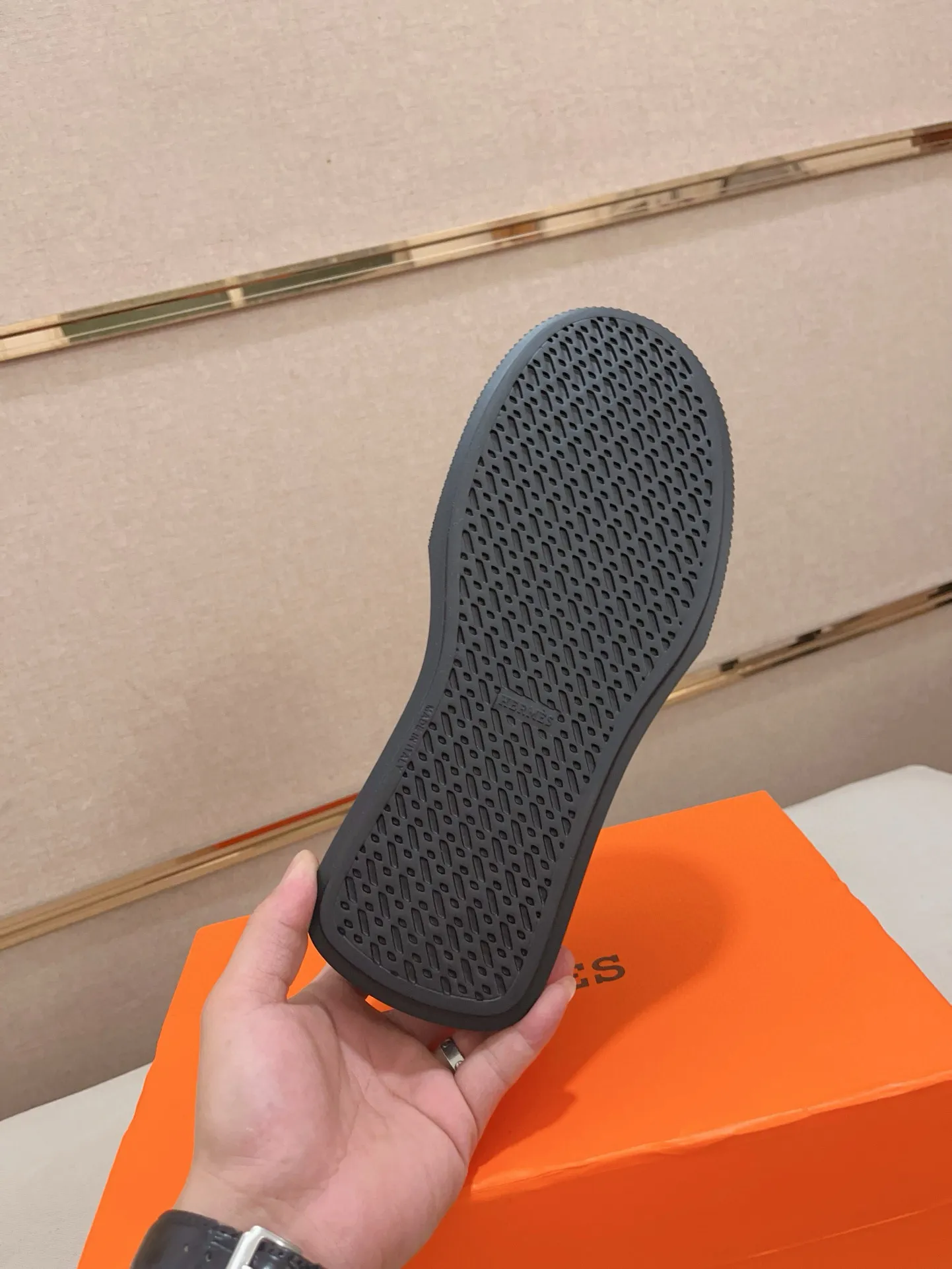 Men's clothing and shoes💰: 442💰《HERMES》【Classic original single version】Hermès; top 🔝purchase agent🔍🔍men's latest 🇺🇸 counter sales simultaneously, imported from Italy original ▲▲cowhide ▲▲ (high-end, nobility, class) ) Exquisite workmanship (Italian 🇮🇹 imported water-dyed 🐂 cowhide lining) sole: original sole provided by the original factory, ⚠️exclusive double-layer activity·TPR·rubber·combined molded outsole; super comfortable·wear-resistant·non-slip·environmental protection The real thing is more beautiful if you take the real thing (high quality, follow the order). You can enter and exit the counter at will * Number of yards: 38-44 (45 can be customized and cannot be returned or exchanged)